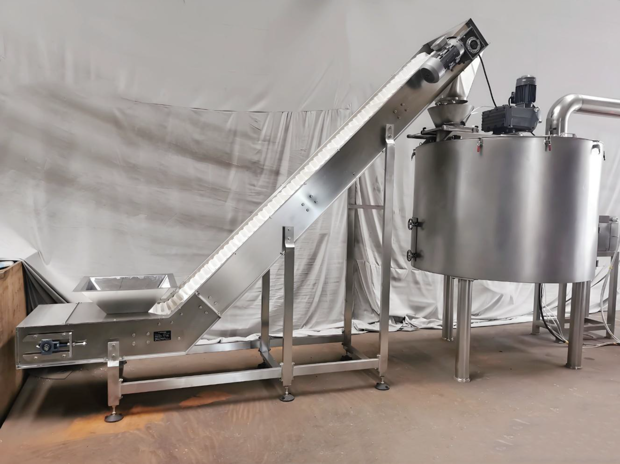Belt conveyor for feeding