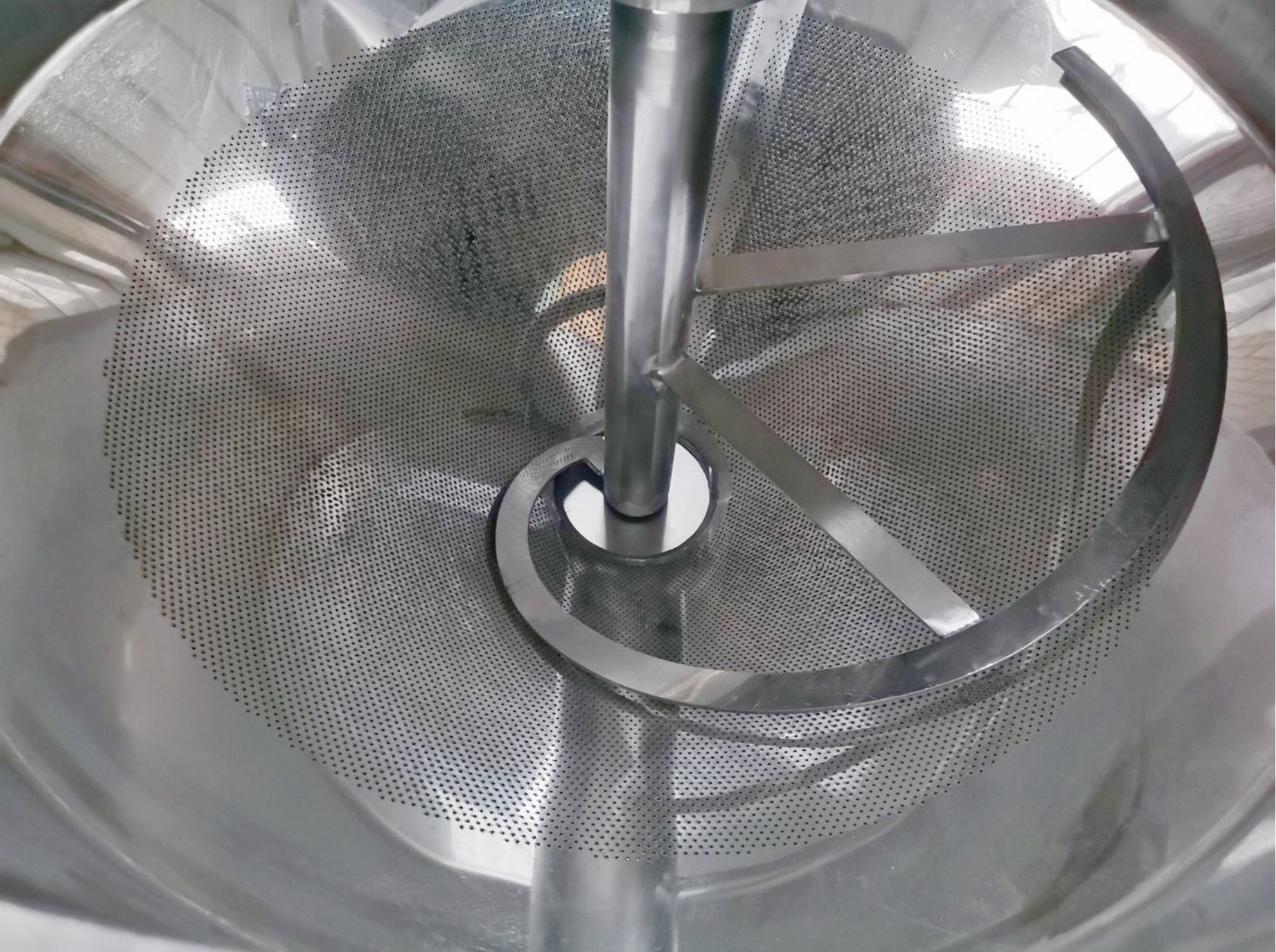 Conical drying chamber with ribbon agitator